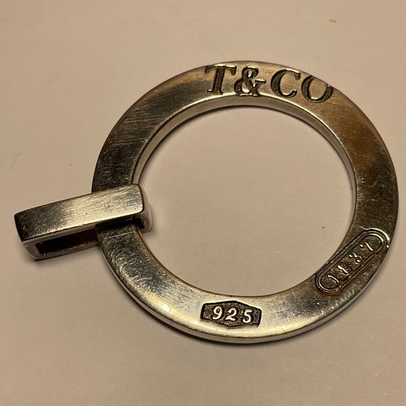 AUTHENTIC TIFFANY & CO. STERLING SILVER ROUND PENDANT. 1.5 inch diameter - Picture 4 of 5